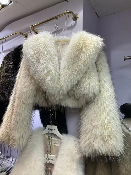 2025年狐狸皮价格会涨还是跌?-图2 2025年狐狸皮价格会涨还是跌?-图2